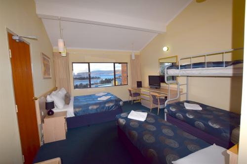 AA Lake View five 4